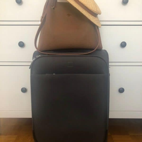 Minimalist Travel Packing List for Women: Ultimate Guide With Bonus Tips